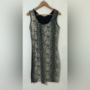 Women’s Sleeveless front sequins Black and Gray Dress. XL